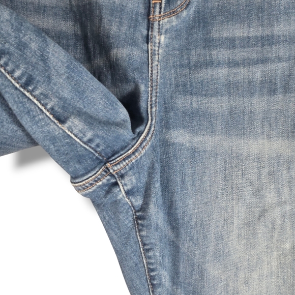 American Eagle Super Curvy High Rise Flare Jean Blue Stretch 18 Short 18S - Picture 7 of 15